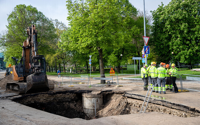 Emergency works on Mere puiestee on May 25.