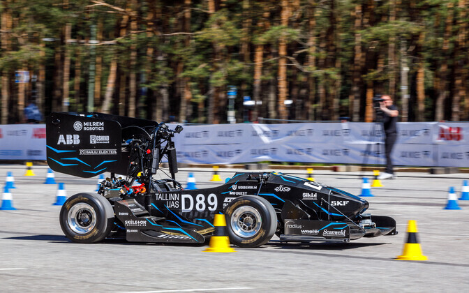 Tudengid tutvustasid isejuhtivat elektrivormelit.