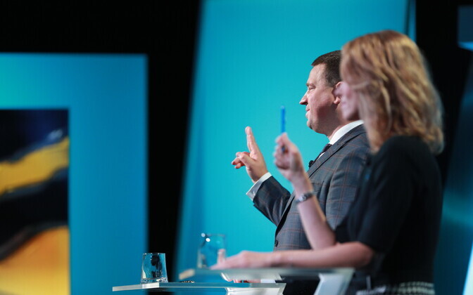 Leaders and deputy leaders of the five Riigikogu parties on Sunday's 'Esimene stuudio'.