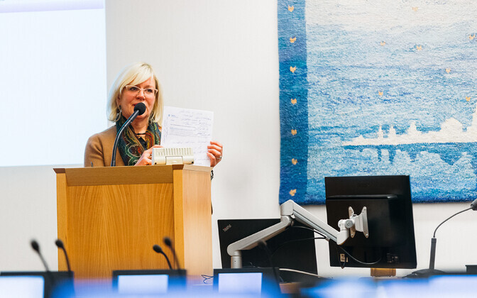 Eha Võrk at the Tallinn city council no-confidence motion.