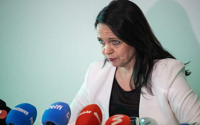 Anneli Ott teatas ministriametist tagasi astumisest.