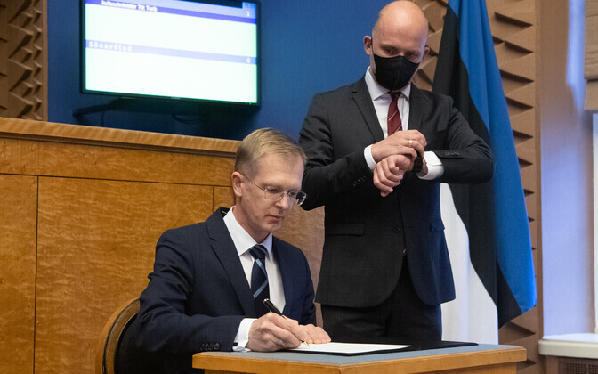 Kultuuriminister Tiit Terik andis riigikogus ametivande.