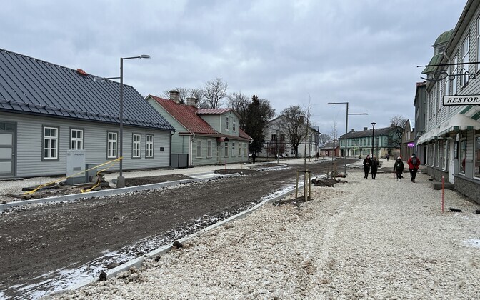Haapsalu Posti tänava remont peatati külma tõttu.