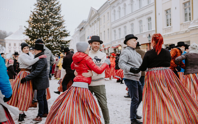 Talvine tantsupäev Tartu raekoja platsil