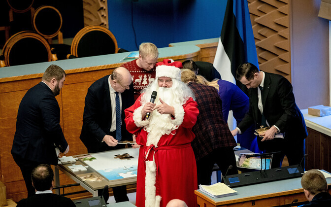 Santa Claus visited members of the Riigikogu on December 16, 2021.