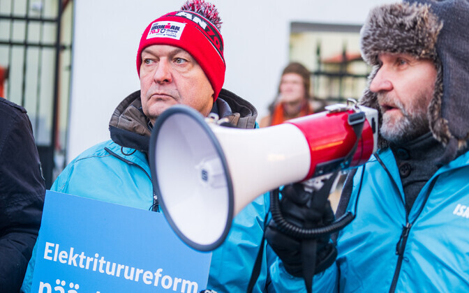 Isamaa protest against high electricity prices.