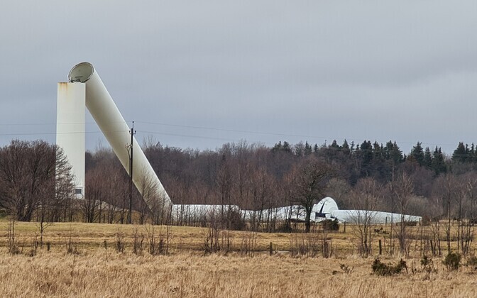 Snapped turbine at Salme Wind Farm in Saaremaa. February 2022.