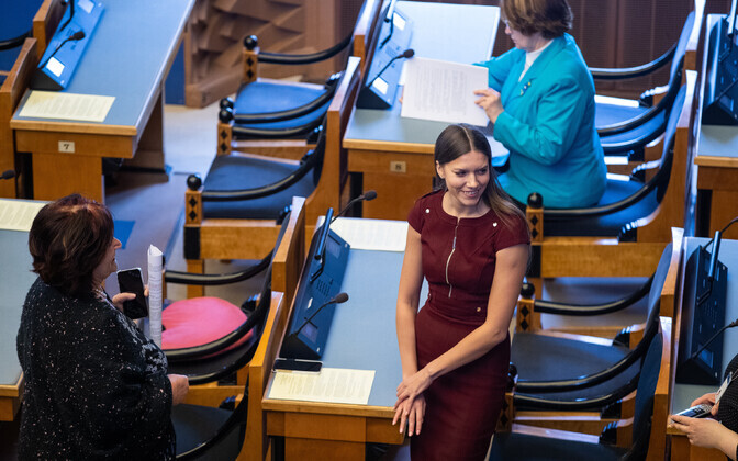 Анастасия Коваленко-Кылварт принесла должностную присягу в Рийгикогу.