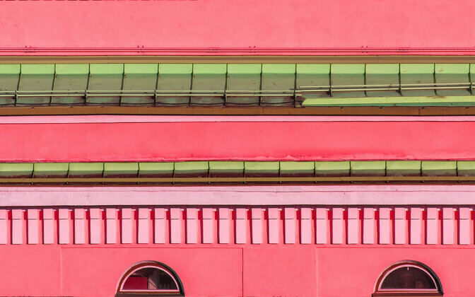 Arhitektuurifotograaf Martin Siplane avab esimese isikunäituse abstraktsest linnast.