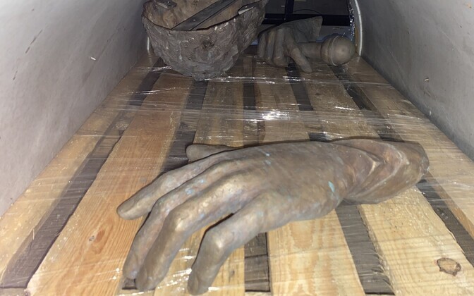 Jaak Joala monumendi tükid