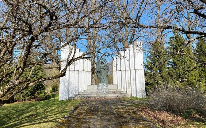Тюриский памятник павшим во Второй мировой войне.