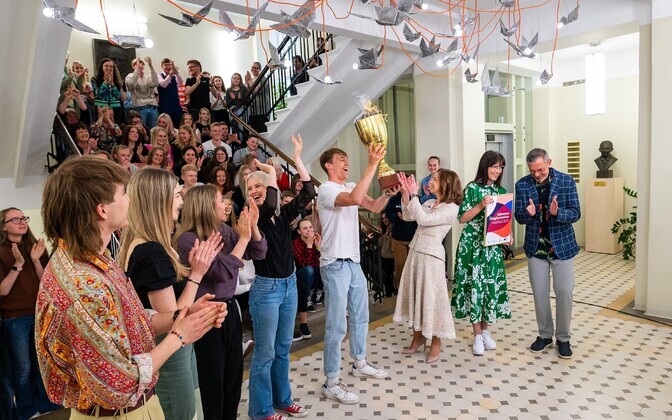 Aasta kooli karika üleandmine