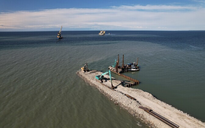 LNG-terminali süvendustööd Pakrineeme tipus Lahepere lahes.
