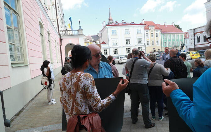 Пикет перед Рийгикогу против программы развития муниципальной системы образования Нарвы.