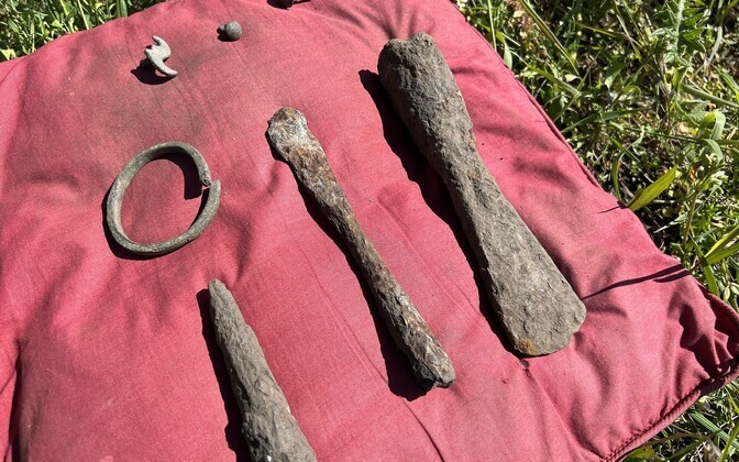Archaeological dig near the village of Uluste, on the Lääne and Pärnu county-line.