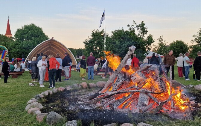 Jaanitrall Saaremaal Mustjalas.