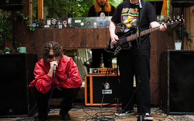 Siemens Nokia, fotol bändi solist Harli Jaanimägi, produtsendinimega Laurel 2.