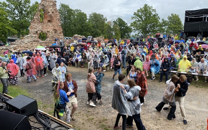 В Вильянди открылся фольклорный фестиваль.