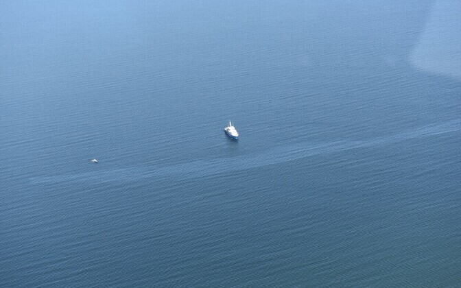 Väikelaeva uppumisest tekkinud reostuslaik Tallinna lahes.