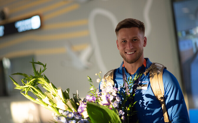 Торжественная встреча Янека Ыйглане в Таллиннском аэропорту.