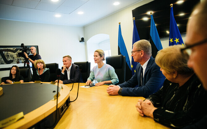 Члены Нарвского горсобрания встречаются с премьер-министром Каей Каллас в Доме Стенбока.