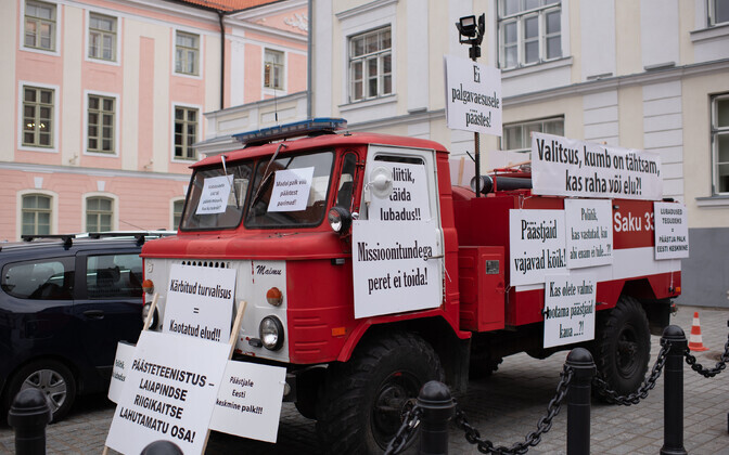 Eesti päästeala töötajate ametiühingu aktsioon riigikogu ees