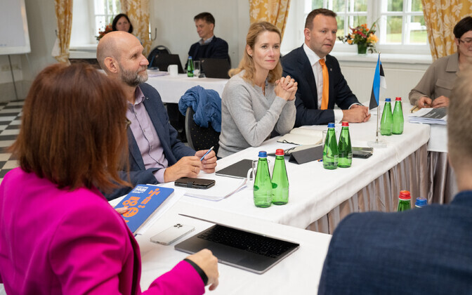 Kaja Kallase valitsus ja koalitsioon kogunes Vihula mõisa 2023. aasta riigieelarvet arutama.