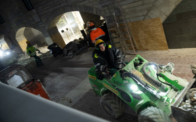 Реконструкция Национальной библиотеки на Тынисмяги.