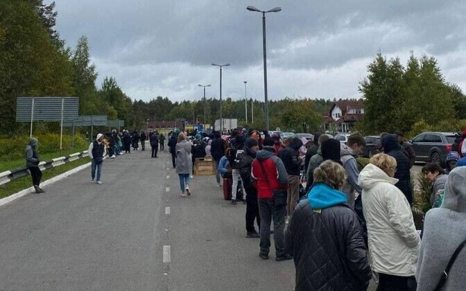 Ukrainians queueing to leave Russia at the Kunichina Gora/Luhamaa border crossing.