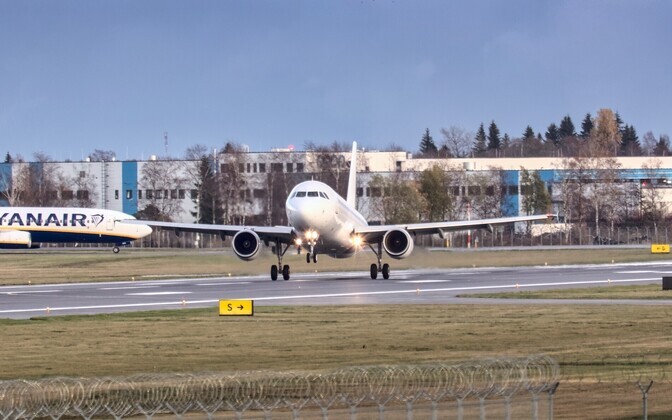 Nordica's first Airbus 320 arrives in Tallinn.