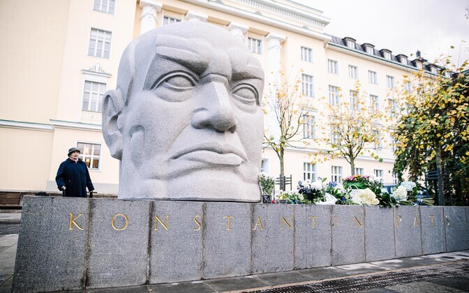 Памятник Константину Пятсу в Таллинне.