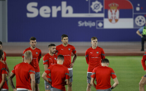 Serbia jalgpallikoondis Kataris treeningul.