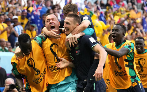 Austraalia jalgpallikoondis väravat tähistamas