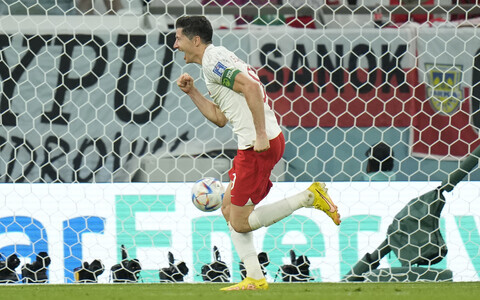 Robert Lewandowski väravat löömas