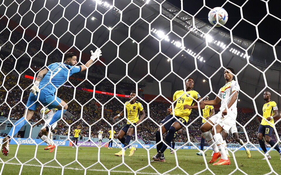 Senegali jalgpallikoondis alistas Ecuadori 2:1