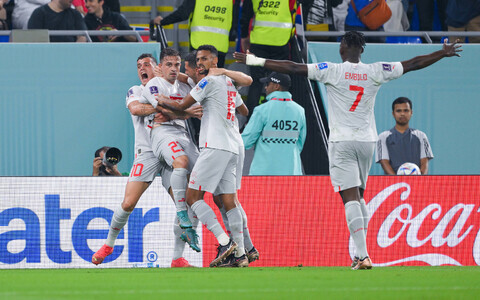 Сборная Швейцарии празднует успех.