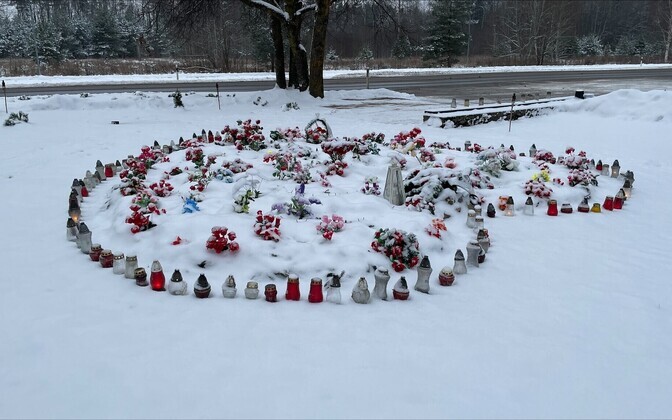 Candles at the site of the former Narva tank monument.