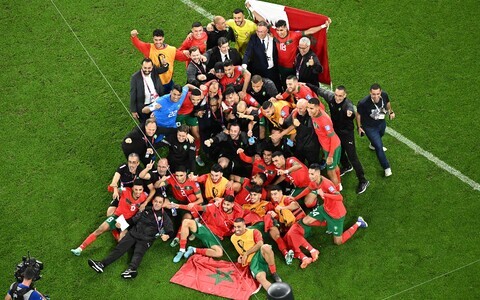 Сборная Марокко празднует выход в полуфинал.