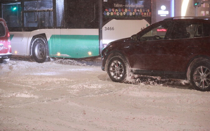 Снежная буря Birgit 12 декабря в Таллинне.