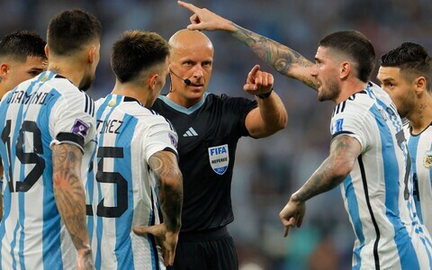 Шимон Марчиняк был судьей на матче сборных Аргентины и Австралии.