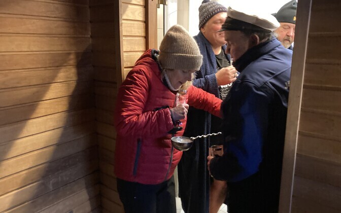 Sauna-aasta avaleli viskamine Kadrina saunas.