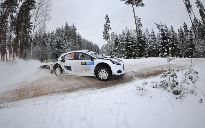 Ott Tänak, Martn Järveoja and the Ford Puma at the Otepää winter rally.