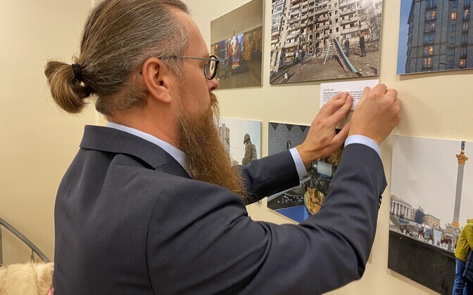 Press photographer Dmitri Kotjuh has opened an exhibition of his photography from Ukraine.