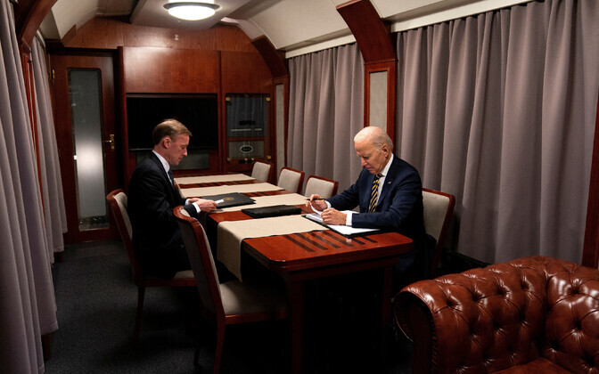 Joe Biden teel Kiievisse