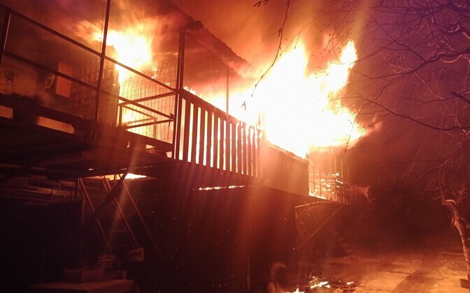 В Нарве горели лодочные сараи.