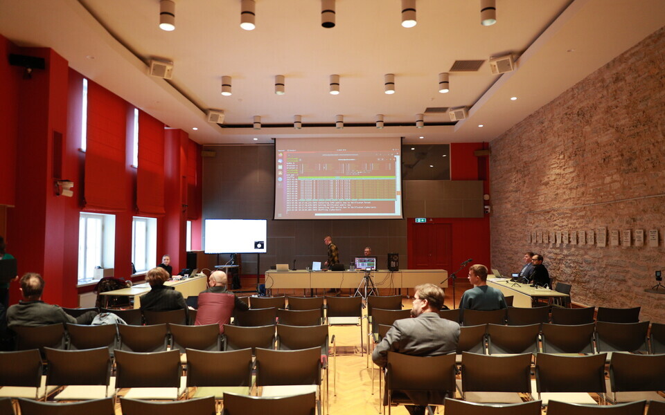 Nii käib e-häälte ülelugemine riigikogu konverentsisaalis