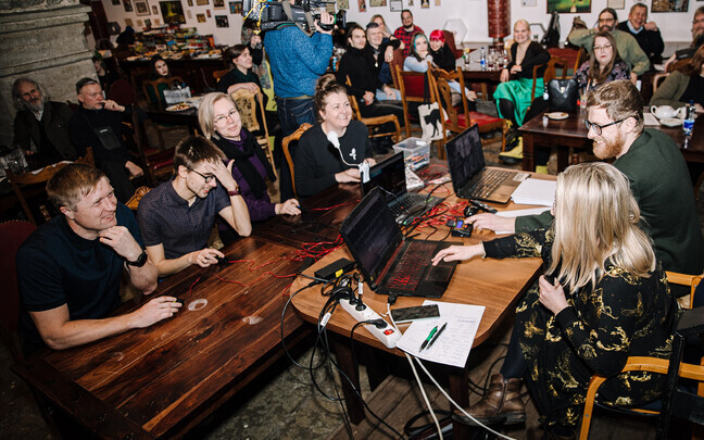 Erakonna Eestimaa Rohelised valimispidu lokaalis Põhja-Öökull - vasakul Marti Soosaar.