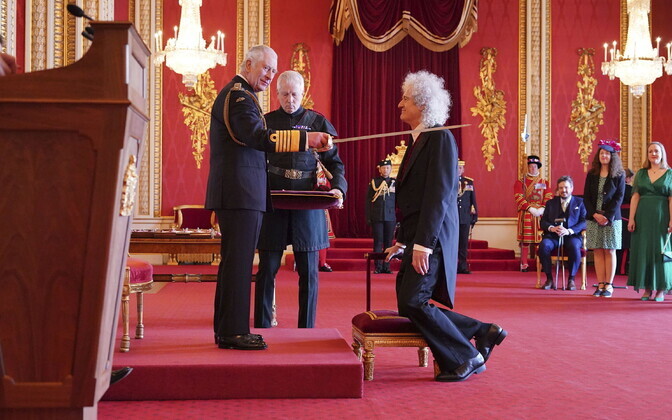 Ansambli Queen liige Brian May löödi Buckinghami palees rüütliks