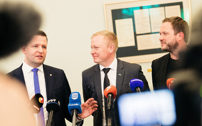 Lauri Läänemets (SDE), Mart Võrklaev (Reform) and Margus Tsahkna (Eesti 200) providing updates on ongoing coalition talks at Wednesday's press conference. March 15, 2023.