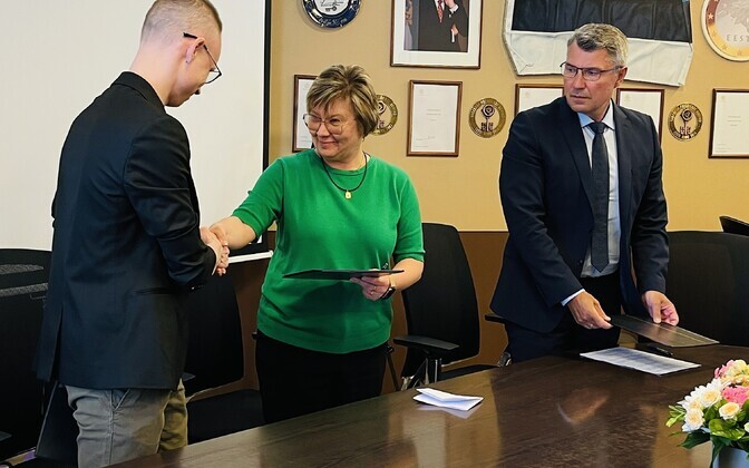 A new coalition agreement was signed by Narva Tulevik, Eesti 200 and the Center faction.